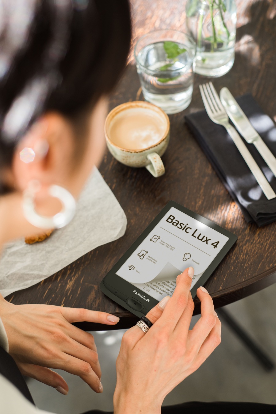 PocketBook Basic Lux 4: affordable and ultra-light e-reading companion